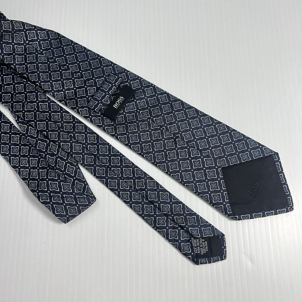 Hugo Boss BOSS 100% Silk Necktie Blue Geometric Medallion Tie Made In Italy
